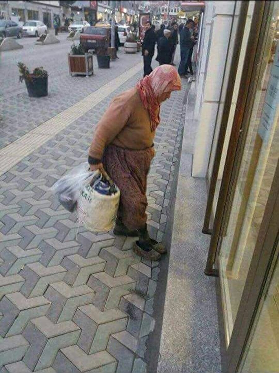 Yaşlı kadın sosyal medya üzerinden büyük ilgi gördü.
