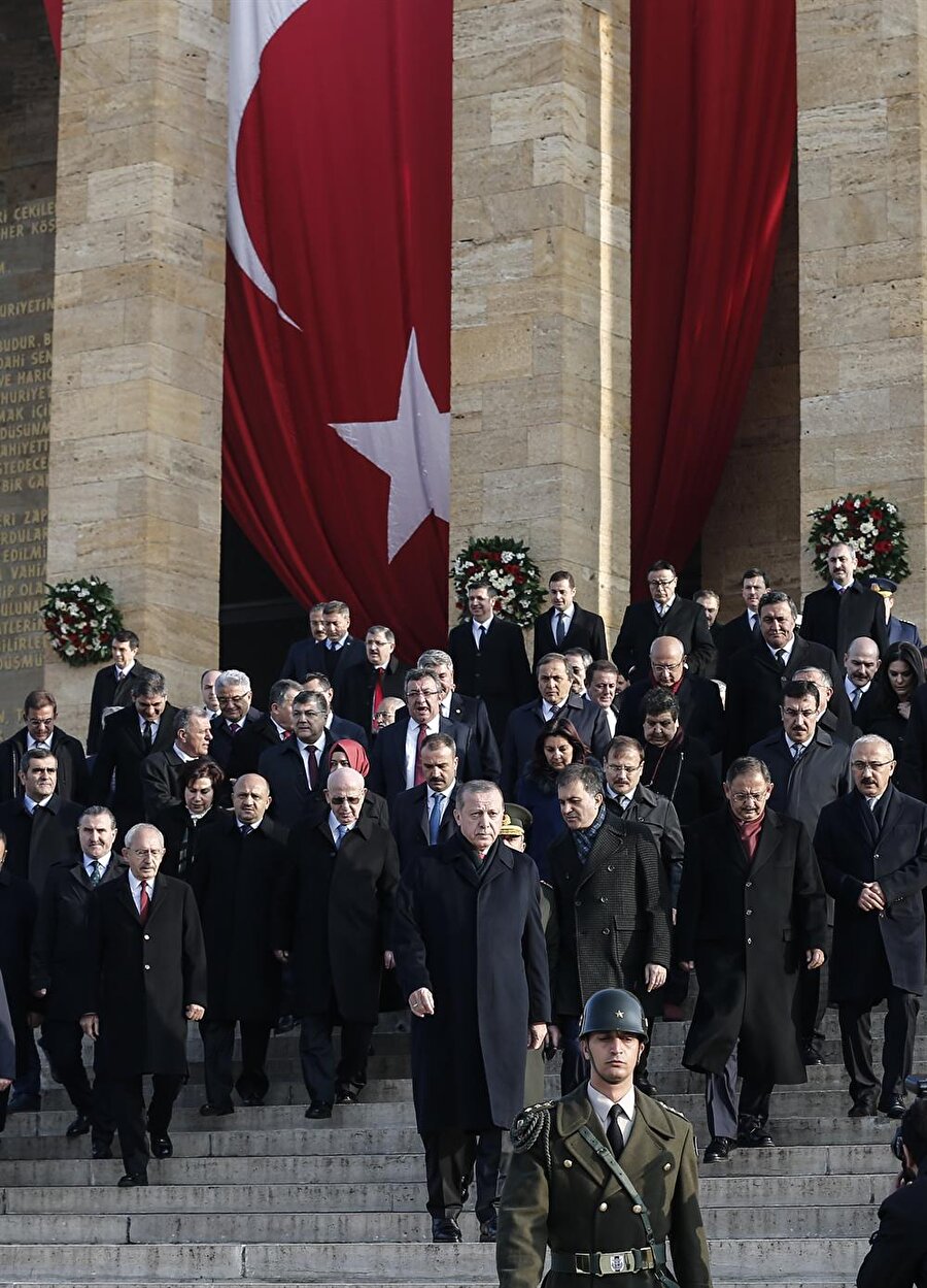 Türkiye Cumhuriyeti'nin kurucusu Büyük Önder Mustafa Kemal Atatürk'ün ebediyete intikalinin 79. yılında Anıtkabir'de düzenlenen devlet töreniyle anıldı.