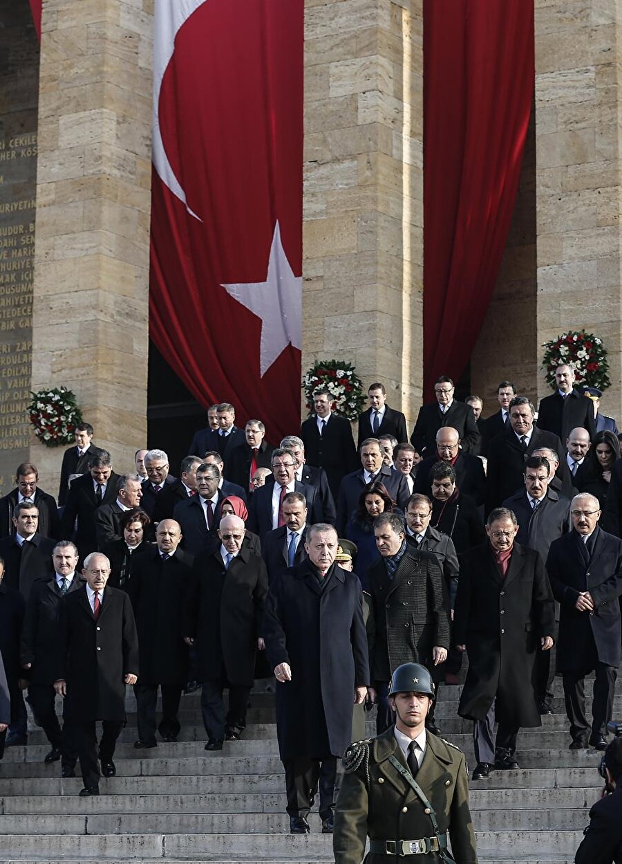 Türkiye Cumhuriyeti'nin kurucusu Büyük Önder Mustafa Kemal Atatürk'ün ebediyete intikalinin 79. yılında Anıtkabir'de düzenlenen devlet töreniyle anıldı. 