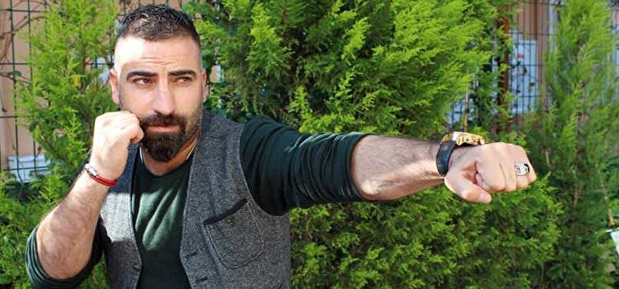 Dünya kick boks şampiyonu Cesur Turgay