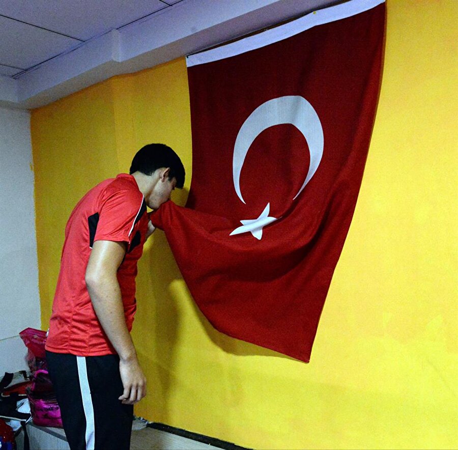 Genç sporcu kendisine destek veren herkese teşekkür etti.