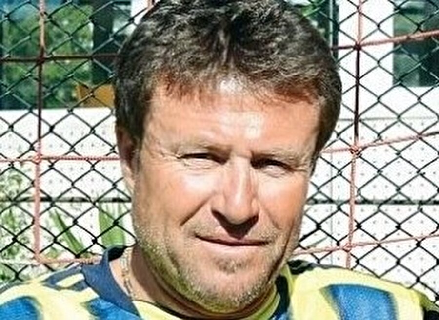 Erdi Demir, Samsunspor'dan Galatasaray'a geçen Tanju Çolak ve Sarıyer'den Fenerbahçe'ye transfer olan Rıdvan Dilmen ile birlikte 1987 transfer sezonunun en pahalı futbolcularından biri olmuştu. Futbolu bıraktıktan sonra antrenörlük yapan 53 yaşındaki Demir, 2011 yılından bu yana teknik direktörlük yapmıyor.