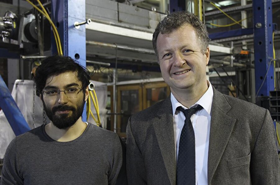 Bu projenin Güney Amerika'da kullanılan sistemin bir çeşidi olduğunu ifade eden Türer, bu sistemle betonarmedeki bazı teknikleri birleştirerek, hibrit bir yapı elde ettiklerini anlattı.