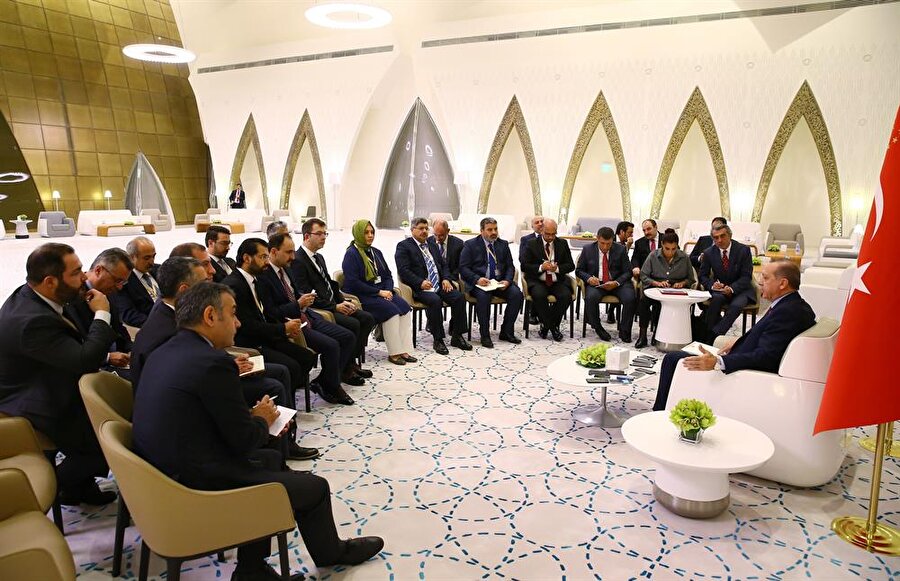Cumhurbaşkanı Recep Tayyip Erdoğan, Doha'daki resmi temasları kapsamında gazetecilerle mülakat yaptı.