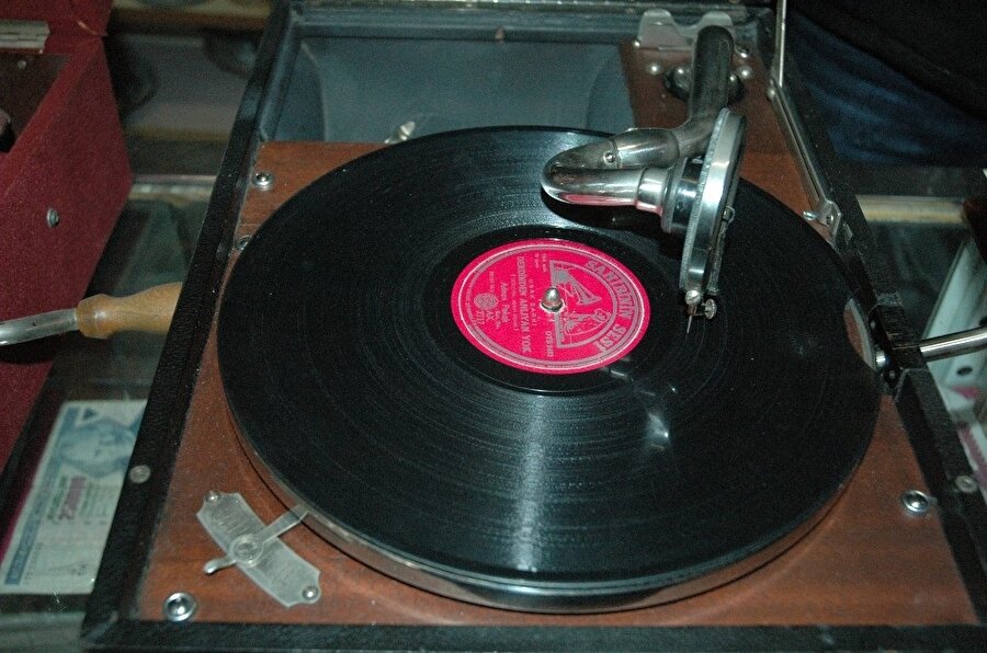 107 yıllık gramofon