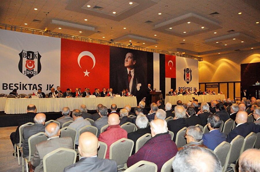 Divan kurulu toplantısında Beşiktaş'ın borcu açıklandı.