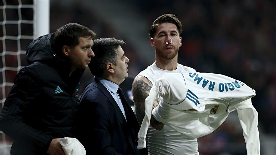 Derbide, Real Madrid'in kaptanı Ramos'un burnu kırıldı.