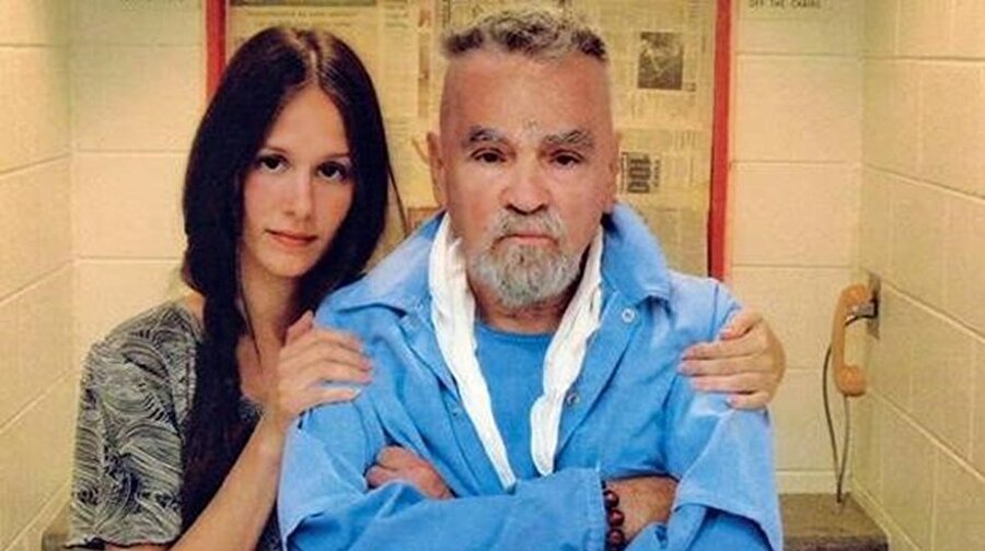  Manson, yasal izin çıkmasına rağmen 26 yaşındaki hayranıyla evlenmekten son anda vazgeçmişti.
