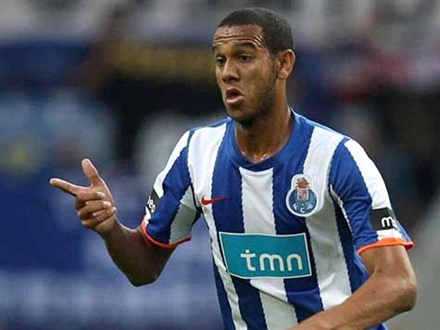 Josef de Souza, Porto kariyerine yalnızca 1 gol sığdırabildi.