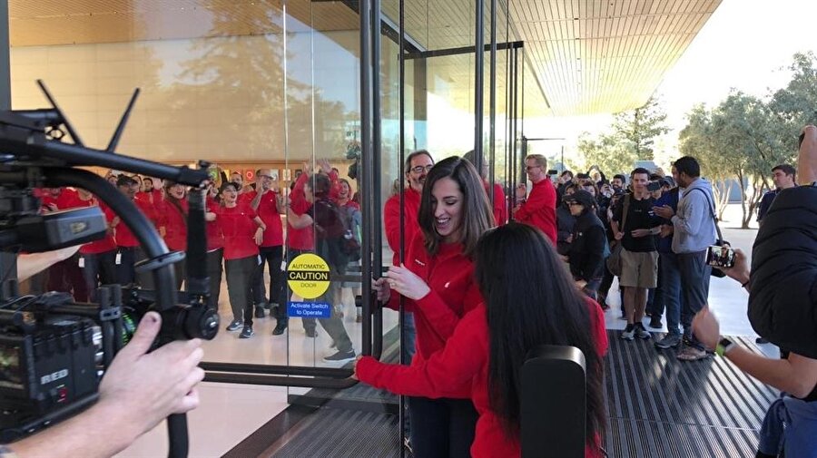 Apple'ın uzay üssü kampüsünden fotoğraflar.