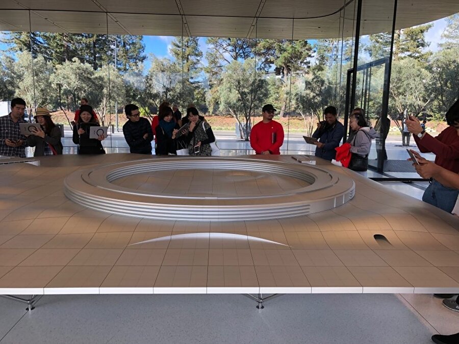 Apple'ın uzay üssü kampüsünden fotoğraflar.
