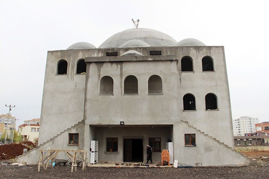 Yapımına devam edilen İmam Hanefi Camii.