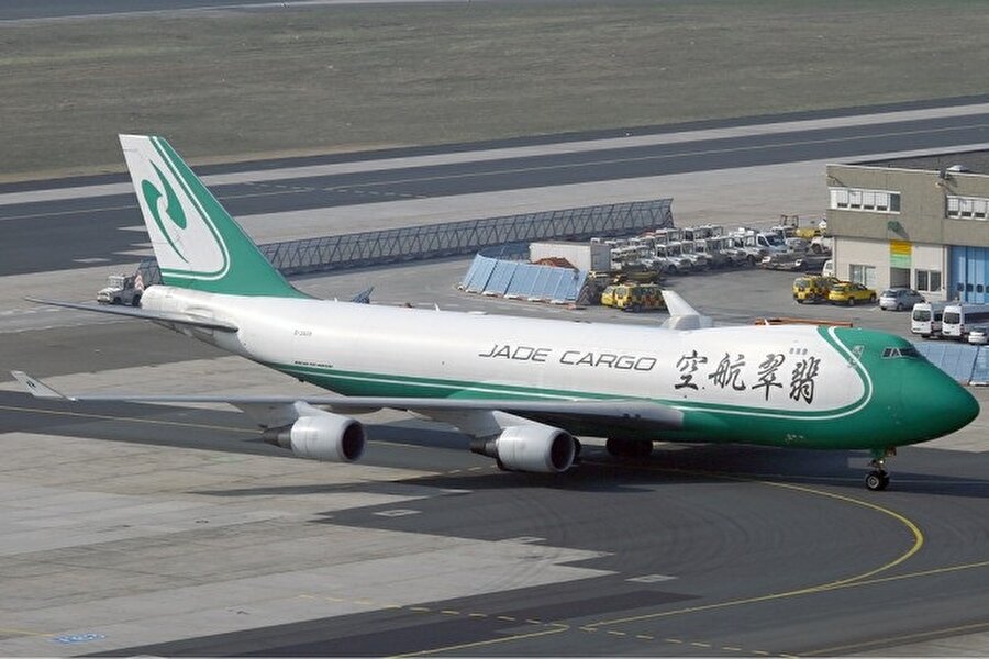Uçaklar, kargo hizmeti veren Jade Cargo İnternational adlı şirketin 2013'te iflasının ardından şirketin Şıncın ve Şanghay'daki depolarında bekletiliyordu.