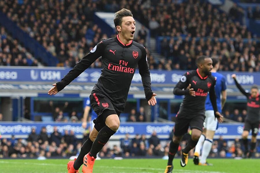 Bu sezon Arsenal formasıyla 10 Premier Lig maçına çıkan Mesut Özil 1 gol, 3 asitlik performans sergiledi.