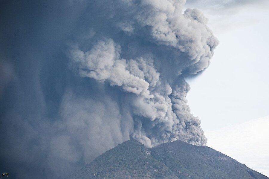 Bali Adası’ndaki Mount Agung Yanardağı kül püskürttü.