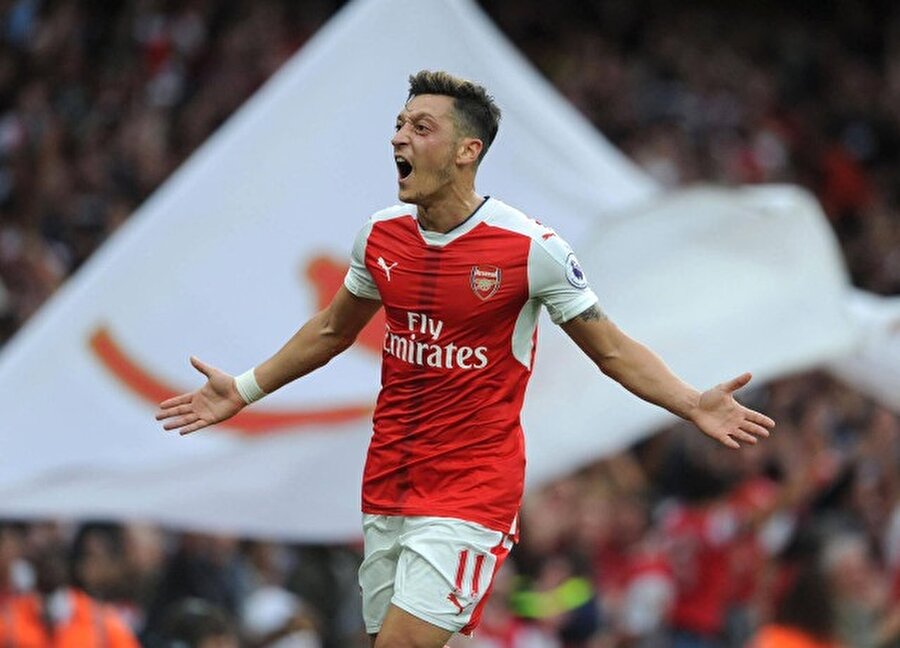 Barcelona transfer listesine Mesut Özil'i ekledi.