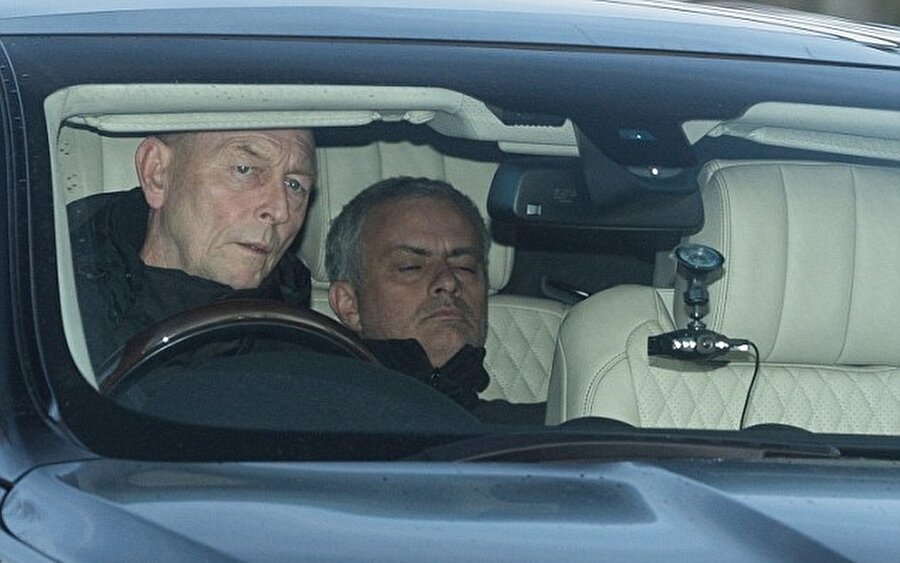 Yorgunluk ve stres Mourinho'yu bir hayli etkiledi.