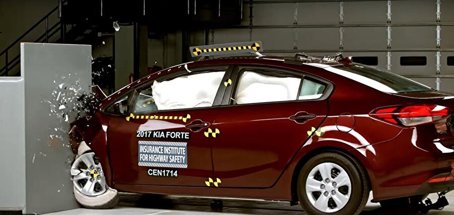 Kia Forte, "Küçük Otomobiller" kategorisinde en güvenliler arasında. 