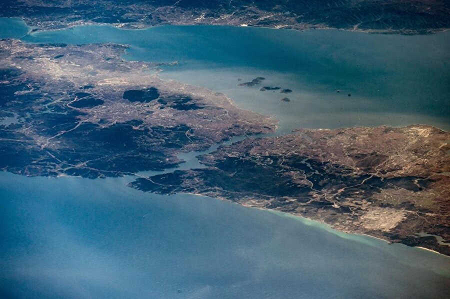 Fotoğrafta İstanbul'un adaları da net bir şekilde görülebiliyor. 