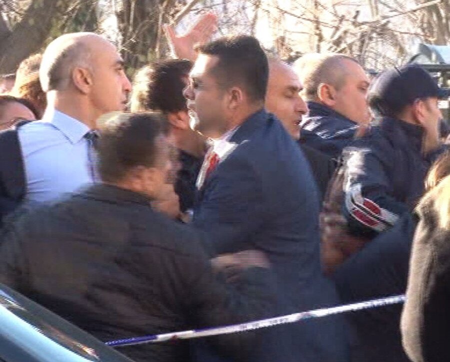 Bakırköy Belediye Başkanı Bülent Kerimoğlu bir vatandaşın üzerine yürüdü.