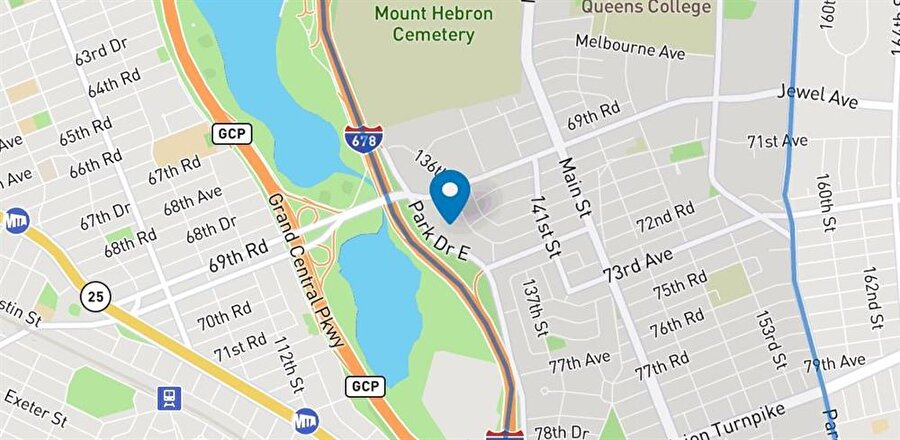 Google Haritalar'ın yeni güncellemesini yükleyen kullanıcılar toplu taşıma araçlarına ait durakları görüntüleyip; oluşturulan rotalara bağlı olarak en yakın durakların konumunu öğrenebiliyor. 