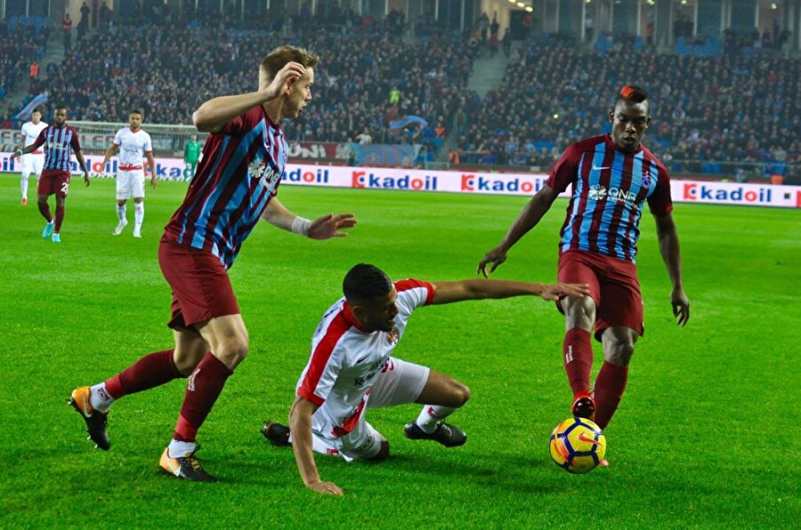 Trabzonspor, Rıza Çalımbay yönetiminde çıkış yakaladı. (Fotoğraf: AA)