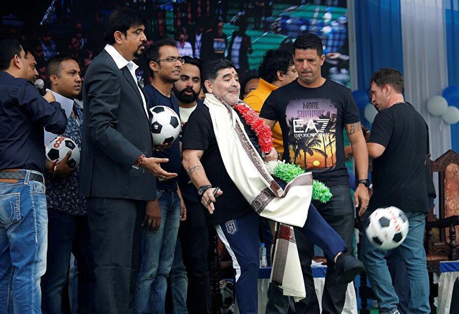 Futbol efsanesi açılışta topla şov yaptı. (Fotoğraf: Reuters )