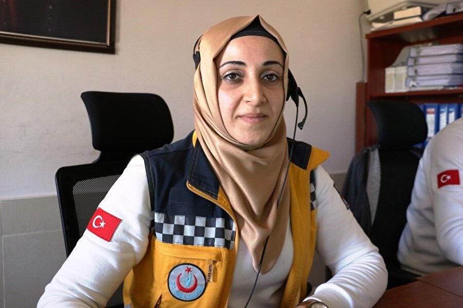 (Fotoğraf:İHA) İl Ambulans Servisi Başhekimliği içerisinde bulunan Komuta Kontrol Merkezinde görev yapan Esma Özdemir