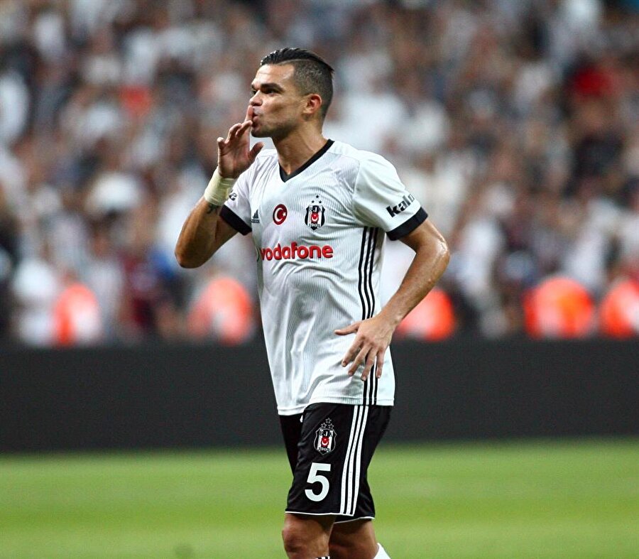 Pepe, Beşiktaş'tan ayrılmaya sıcak bakacak mı? 