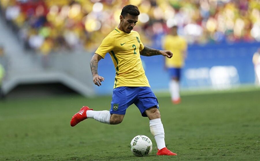 Genç futbolcunun ismi Ze Carlos ancak Brezilya'da herkes onu Zeca olarak tanıyor. 