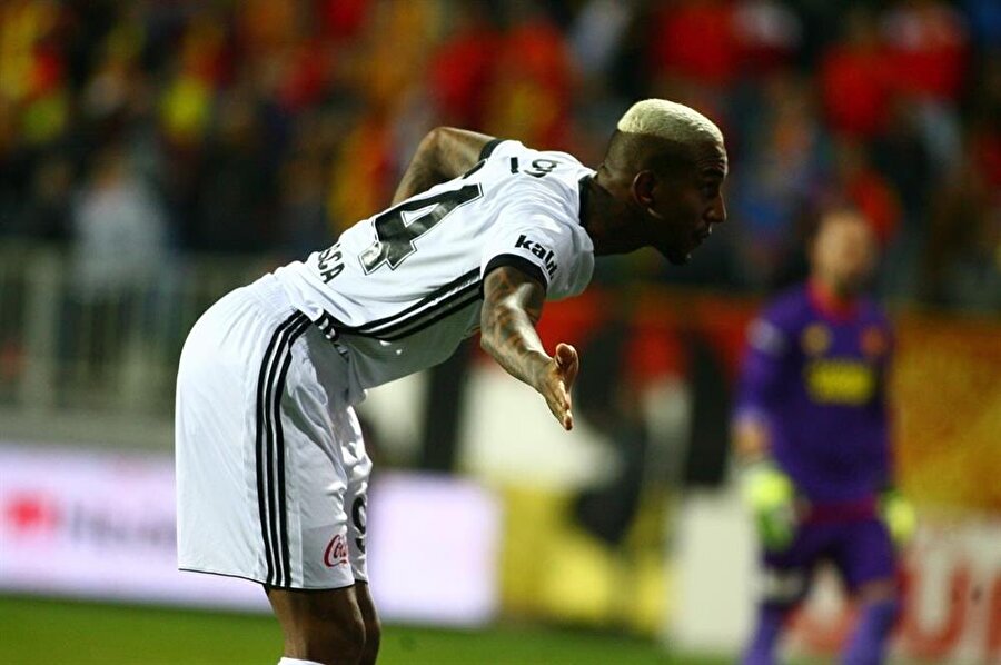 Talisca sergilediği performansla Beşiktaşlı taraftarların gönlünde taht kurdu.