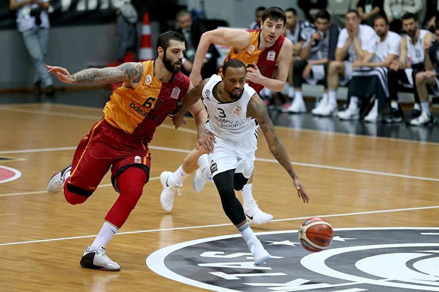 Mücadelenin ilk yarısı 41-36 Beşiktaş üstünlüğüyle tamamlandı.