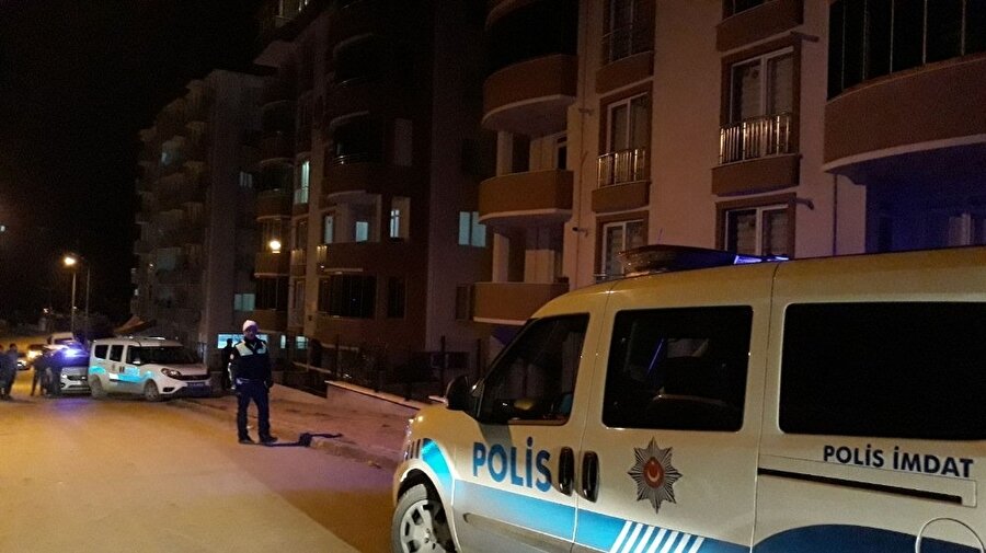 Polis ekipleri olay yerine gelene kadar hırsız kaçarak uzaklaştı.