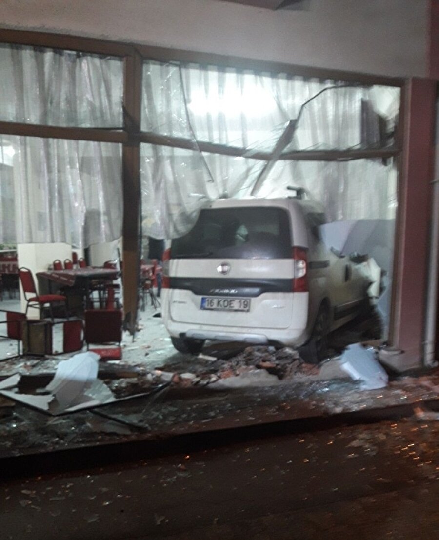 Dernek lokalinde maddi hasar oluştu.