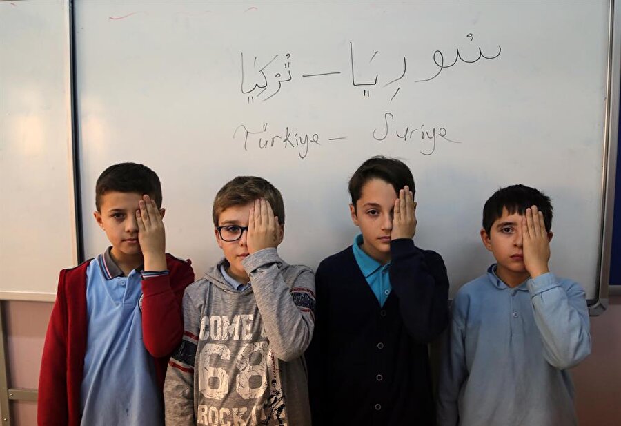 Sosyal medyada Doğu Gutalı aktivistlerin başlattığı tek gözünü kapatarak Kerim bebekle dayanışma mesajlarına, Süleymanpaşa İmam Hatip Ortaokulu öğrencileri de katıldı. İmam Hatipli öğrenciler, Beşşar Esed rejiminin kuşatmasındaki Doğu Guta'da annesini ve tek gözünü kaybeden Kerim bebekle dayanışma için, tek gözlerini kapatarak başlatılan kampanyaya destek verdi.(AA)