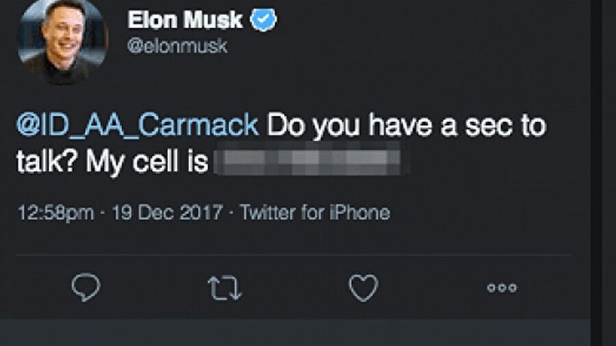 Elon Musk, Oculus'un üst düzey yöneticisine şu şekilde bir tweet atarak, numarayı paylaştı. Elbette sonradan düzenleme yapılan fotoğrafta numara gizlenmiş durumda. 