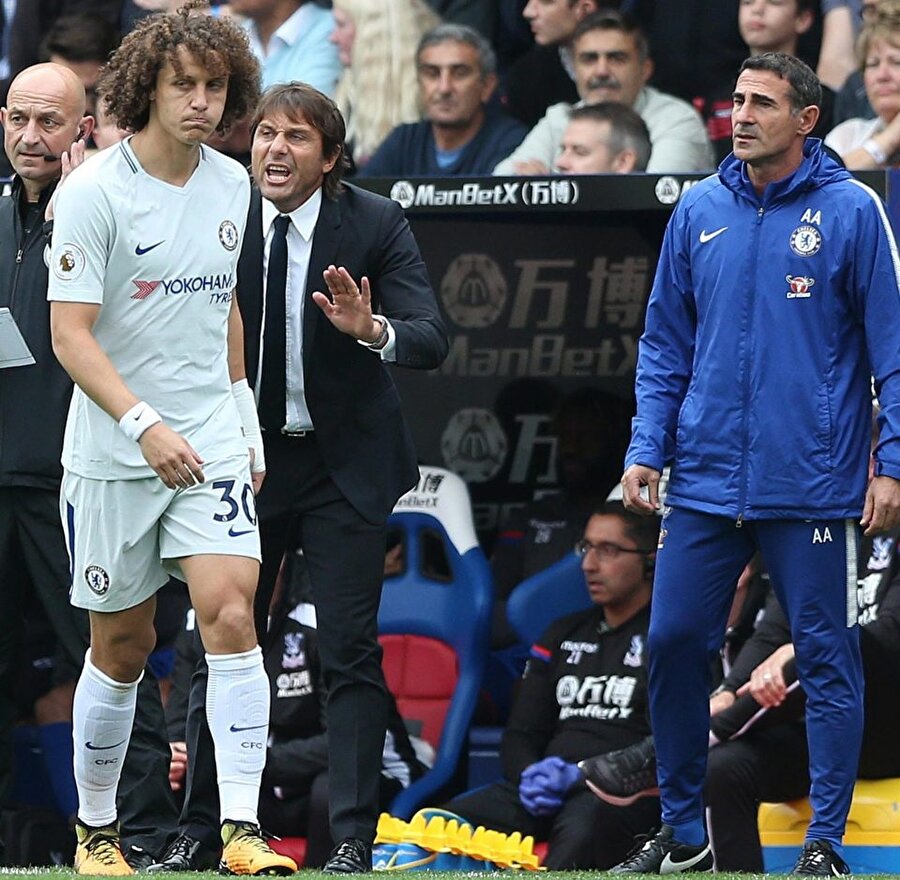 Teknik direktör Conte ile David Luiz arasında soğuk rüzgarlar esiyor. 