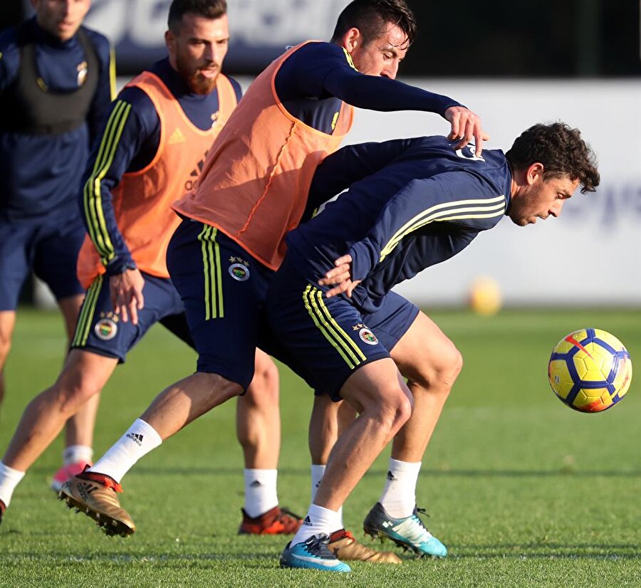 Art arda gelen galibiyetler Fenerbahçeli futbolcuların özgüvenini tazeledi.