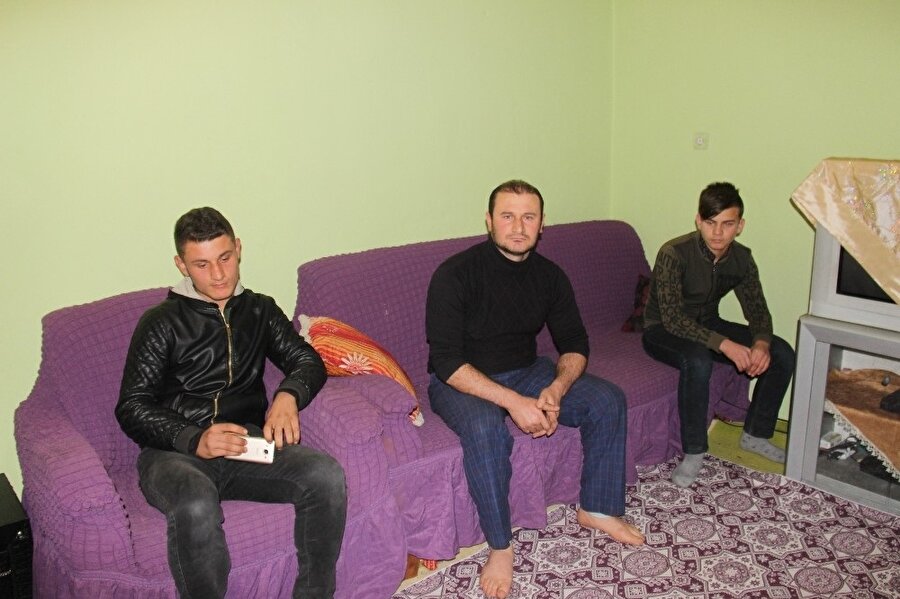 Dayak görüntülerini kameraya çeken öğrencinin okuldan atılmakla tehdit edildiği iddia edildi.