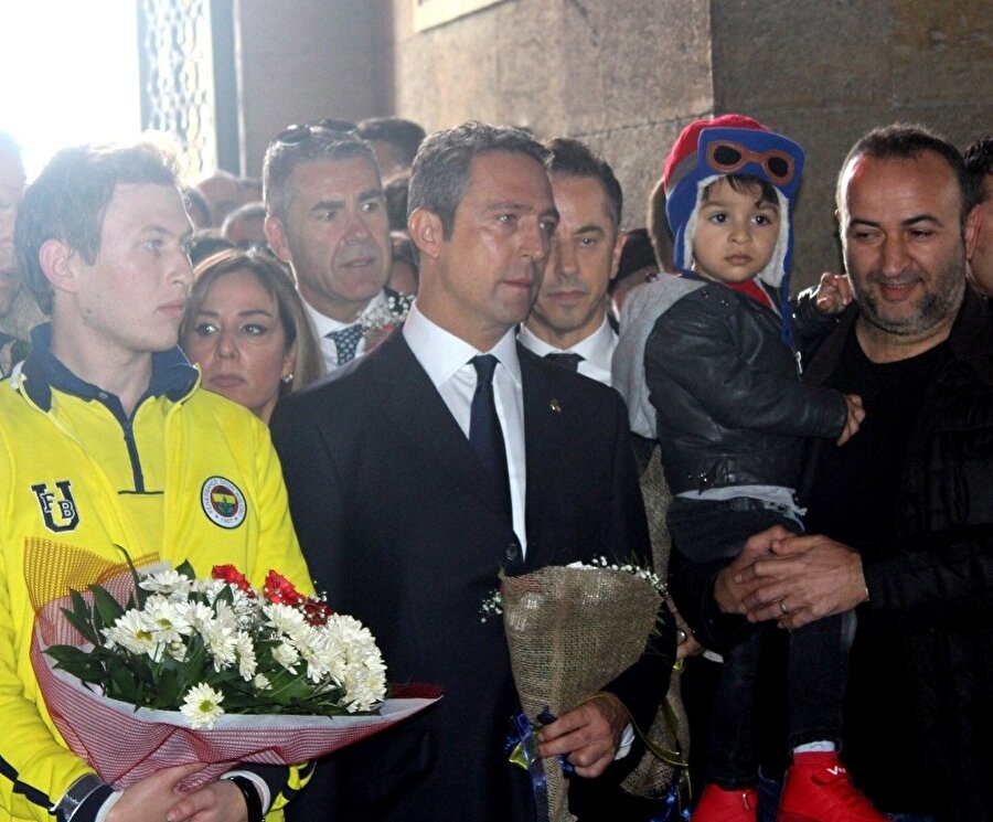 Ali Koç, Fenerbahçe'nin mayıs ayında gerçekleştireceği seçimde başkanlığa aday olduğunu açıkladı. 