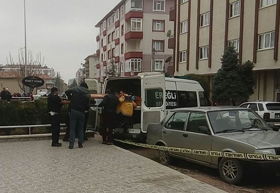Olay yerine gelen ekipler, kimliği henüz belirlenemeyen 3 kişinin hayatını kaybettiğini tespit etti. Durumu ağır olan bir kişi ise Ereğli Devlet Hastanesine kaldırıldı.