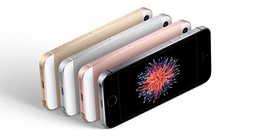 iPhone SE'de uzay grisi, gümüş, gold ve rose gold renk seçenekleri yer alıyordu. Benzer renklerin yeni iPhone SE'de de sunulacağı tahmin ediliyor.