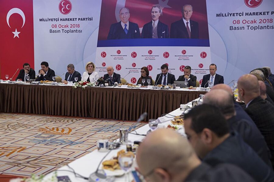 MHP Genel Başkanı Devlet Bahçeli, medyanın Ankara temsilcileriyle sohbet toplantısında bir araya geldi.