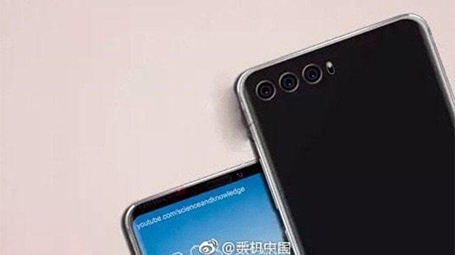 Huawei P20'de arka kısımda yer alan 40 MP'lik kamera 5 kata kadar hibrit yakınlaştırma desteği sunacak. Böylece görüntüde herhangi bir bozulma olmadan yakınlaştırma yapılabilecek. 