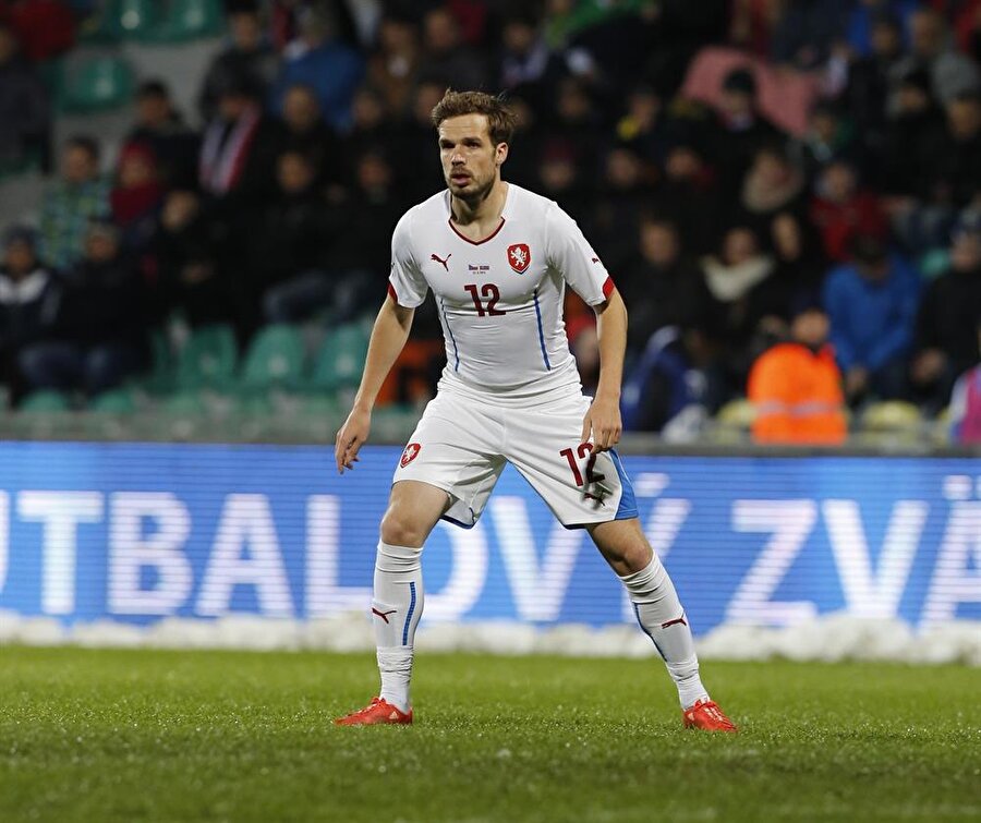 Çekya milli takımında da 12 maçta görev alan 27 yaşındaki futbolcu 1 gole imza attı.