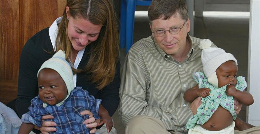 Bill Gates, özellikle Afrika'da yaptığı yardımlar ve başlattığı destek projeleriyle tanınıyor.