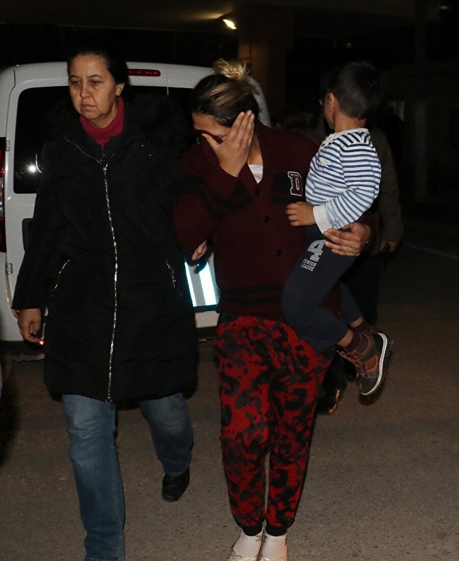 30’dan fazlası kadın yaklaşık 50 kişi gözaltına alındı.