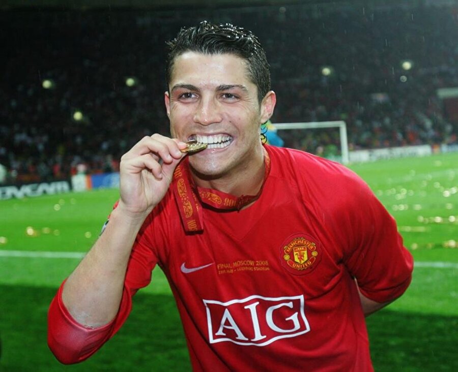 Ronaldo, 6 yıl Manchester United forması giydi.