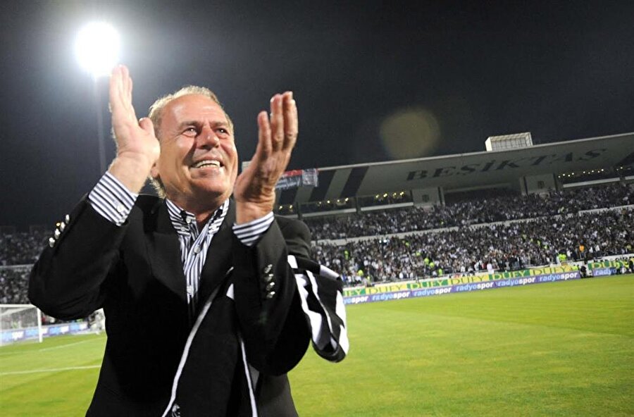 Mustafa Denizli gelen teklifleri değerlendiriyor.