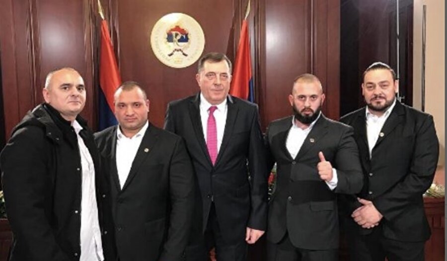 Milorad Dodik, grup üyeleriyle